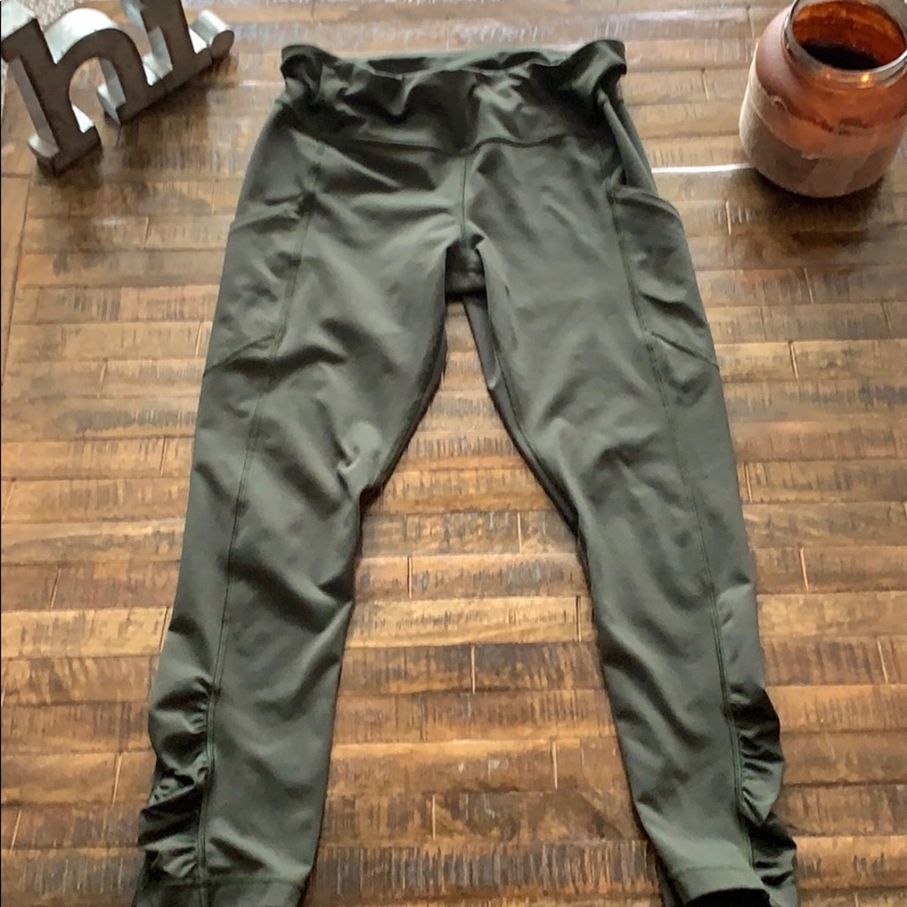 💫 Lululemon Capris Leggings Size 8 💫